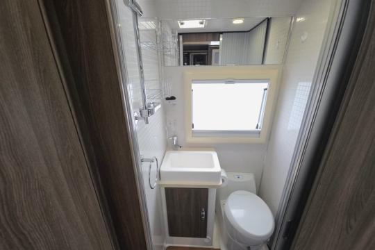 Auto-Sleepers-Corinium-RB-Interior-Bathroom.jpg