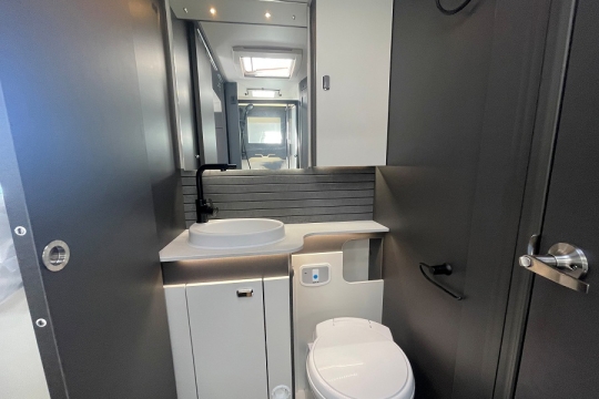 swift-trekker-584-interior-washroom.jpg