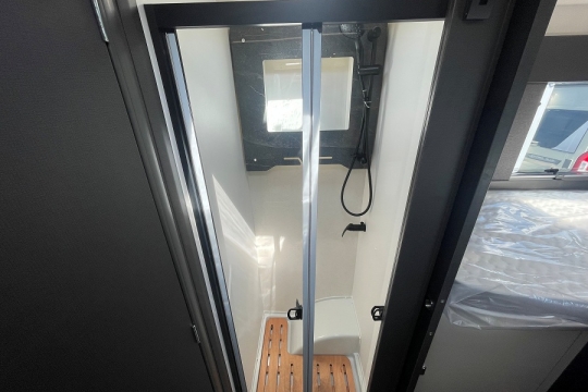 swift-trekker-584-interior-shower.jpg