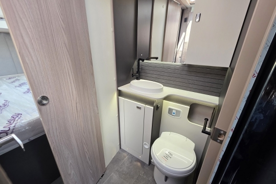 Swift-Voyager-594-Interior-Bathroom-Side.jpg