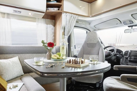 c1-tourer-interior-dining-area.JPG