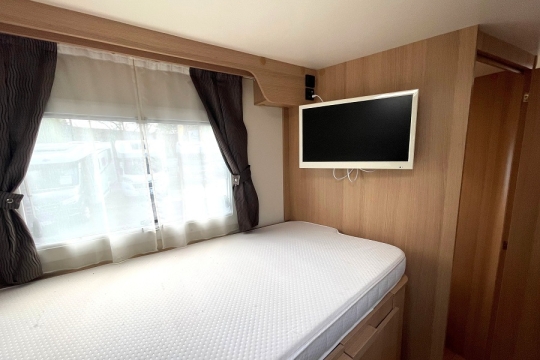 mclouis-fusion-373-interior-bedroom-tv.jpg