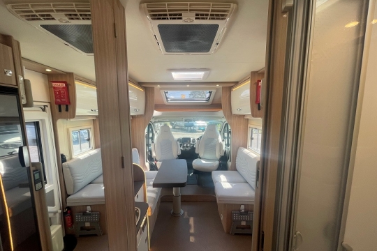 burstner-delfin-interior-to-front.jpg