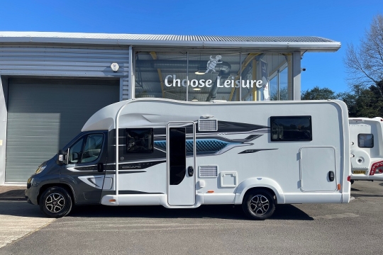 swift-escape-694-exterior-side.jpg