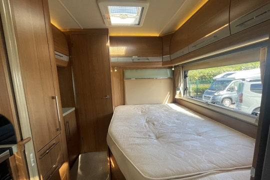 auto-trail-dakota-interior-bedroom.jpg
