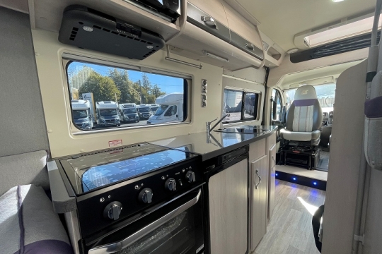Auto-Sleepers-fairford-interior-kitchen.jpg