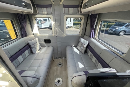 Auto-Sleepers-fairford-interior-rear-lounge.jpg