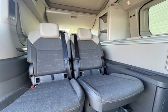 vw-california-ocean-interior-rear-seats.jpg