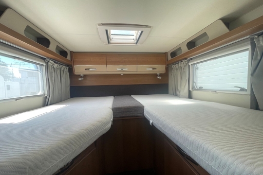 knaus-van-ti-650-interior-beds.jpg