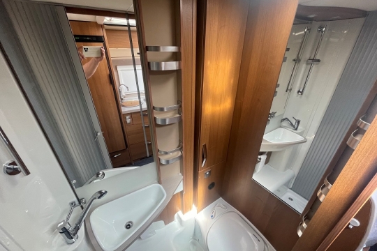 knaus-van-ti-650-interior-bathroom.jpg