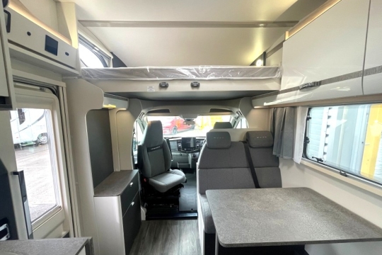 swift-voyager-485-interior-overcab-bed-2.jpg