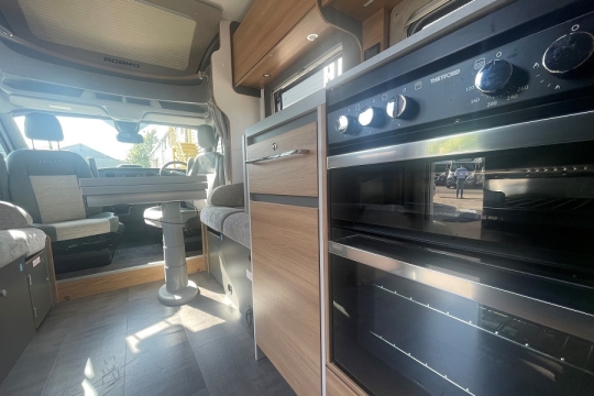 bailey-adamo-75-4i-interior-kitchen-to-front.jpg