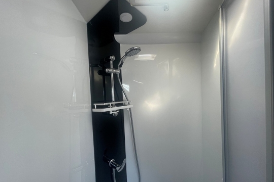 bailey-adamo-75-4i-interior-shower.jpg
