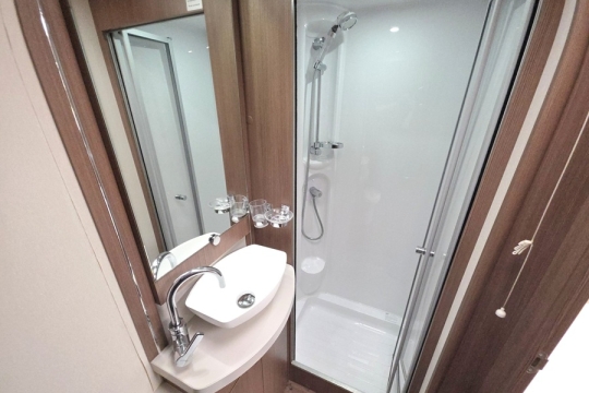 Elddis-Majestic-285-Interior-Shower.jpg