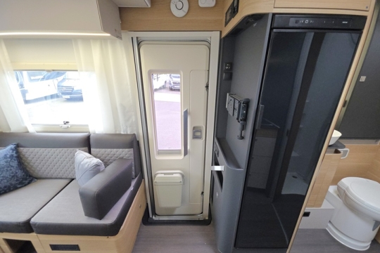 Adria-Matrix-Axess-600-DT-Interior-Side.jpg