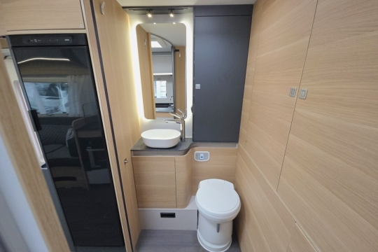 Adria-Matrix-Axess-600-DT-Interior-Bathroom.jpg