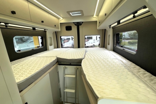 ace-1200-slt-interior-rear-bedroom.jpg