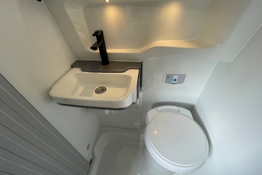 ace-1200-slt-interior-bathroom.jpg