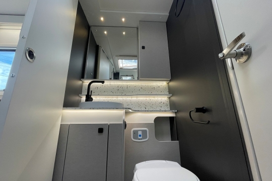 ace-1500-db-interior-bathroom.jpg