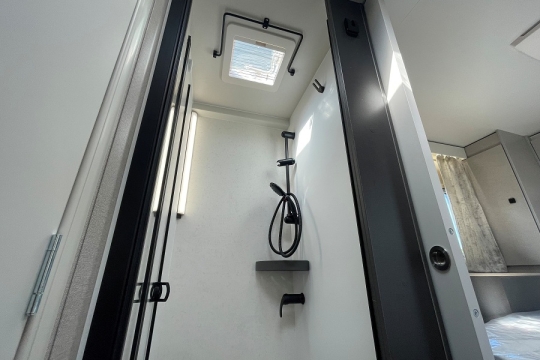 ace-1500-db-interior-shower.jpg
