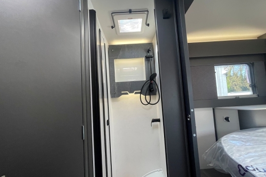 swift-trekker-594-interior-shower.jpg