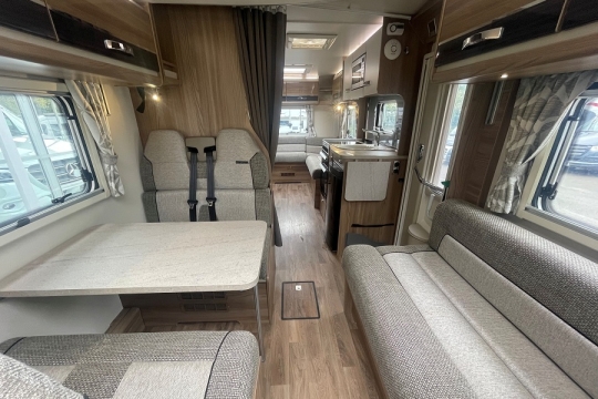 swift-bessacarr-hi-style-496-interior-to-rear.jpg