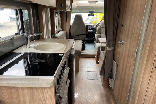 swift-bessacarr-hi-style-496-interior-to-front.jpg