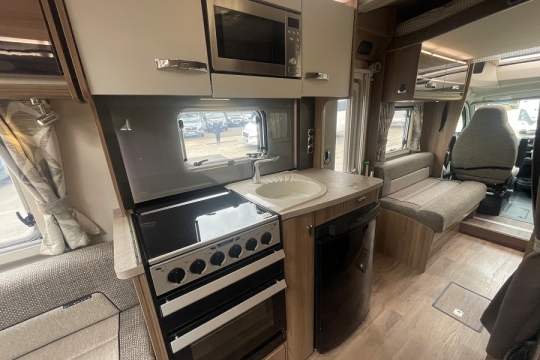 swift-bessacarr-hi-style-496-interior-kitchen.jpg