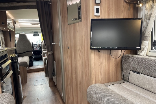 swift-bessacarr-hi-style-496-interior-tv.jpg