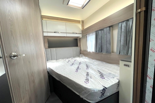 swift-voyager-564-interior-bedroom.jpg