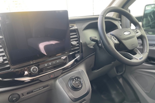 bailey-adamo-75-4-dl-interior-dash.jpg