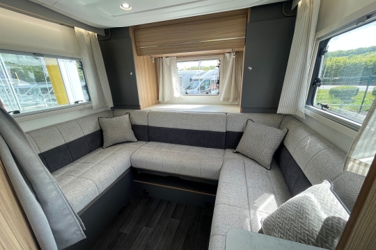 bailey-adamo-75-4-dl-interior-rear-lounge.jpg