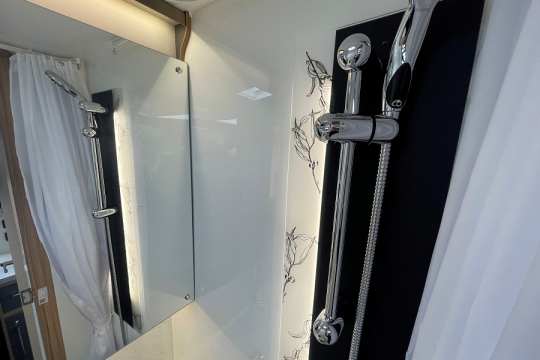 bailey-adamo-75-4-dl-interior-shower.jpg