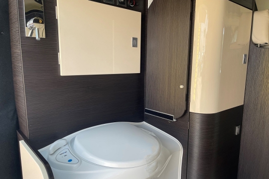 vw-kepler-one-interior-toilet.jpg