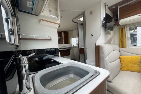pilote-sensation-p650-interior-looking-back.jpg
