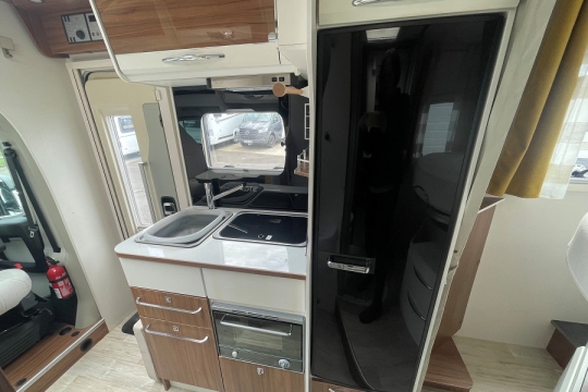 pilote-sensation-p650-interior-kitchen.jpg