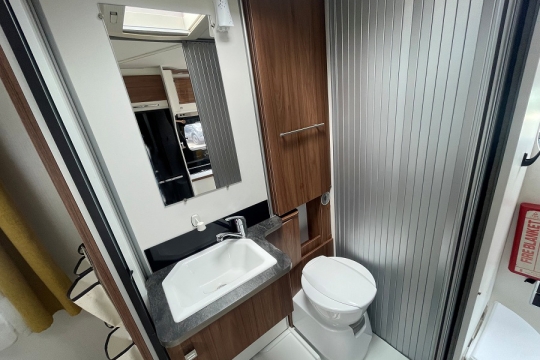 pilote-sensation-p650-interior-washroom.jpg