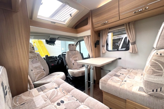 elddis-majestic-195-interior-front-lounge.jpg