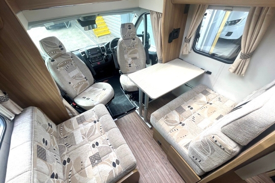 elddis-majestic-195-interior-front-lounge-dinette.jpg