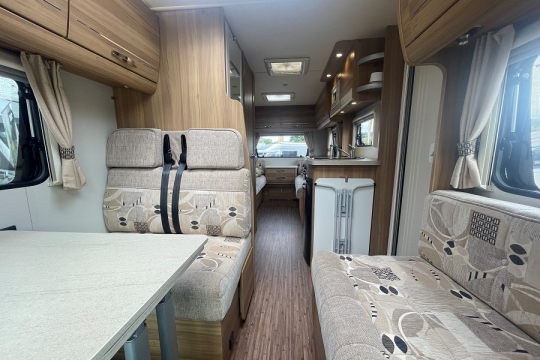 elddis-majestic-195-interior-to-rear.jpg