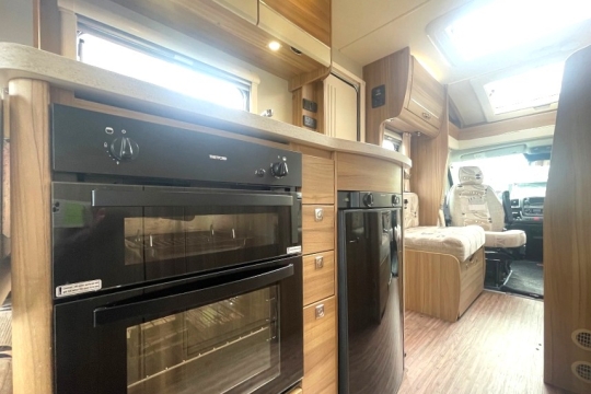 elddis-majestic-195-interior-kitchen-low.jpg