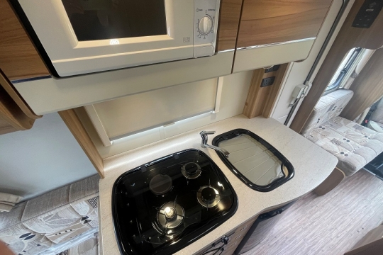 elddis-majestic-195-interior-kitchen-top.jpg