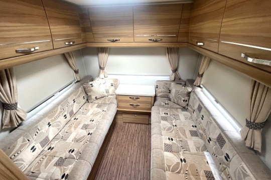 elddis-majestic-195-interior-rear-lounge-beds.jpg