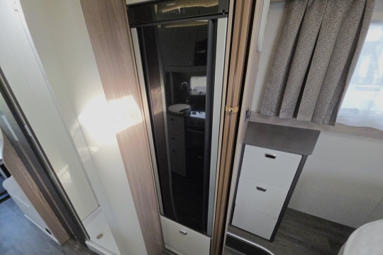 Swift-Voyager-494-Interior-Fridge.jpg