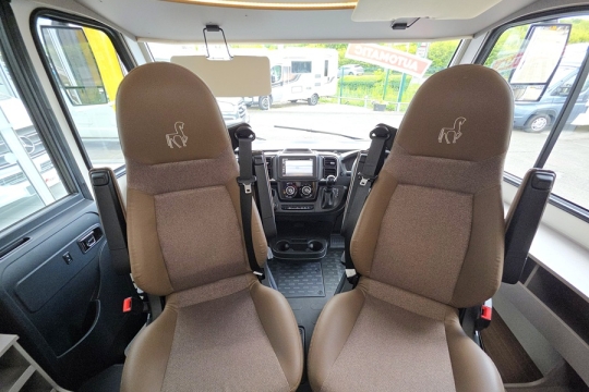 Etrusco-I-6900-SB-Interior-Cab.jpg