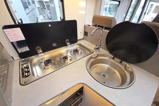 Etrusco-I-6900-SB-Interior-Kitchen-Top.jpg