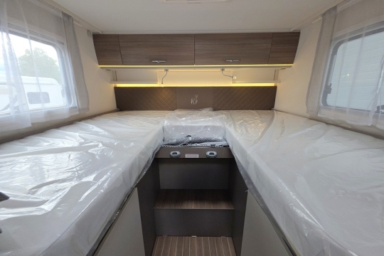 Etrusco-I-6900-SB-Interior-Fixed-Bed.jpg