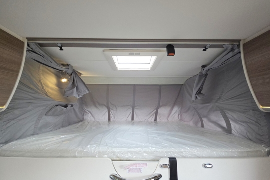 Etrusco-I-6900-SB-Interior-Bed.jpg