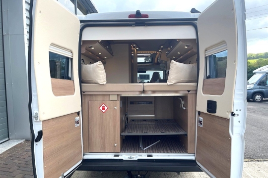 malibu-first-class-gt-sky-view-640-LE-RB-exterior-tailgate-open.jpg