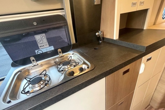 malibu-first-class-gt-sky-view-640-LE-RB-interior-kitchen-detail.jpg